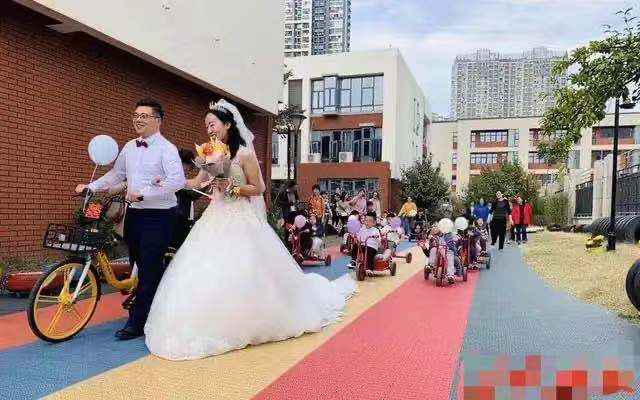 幼兒園女老師婚禮,「接親隊伍」成最大焦點,網友:勝過一切豪車