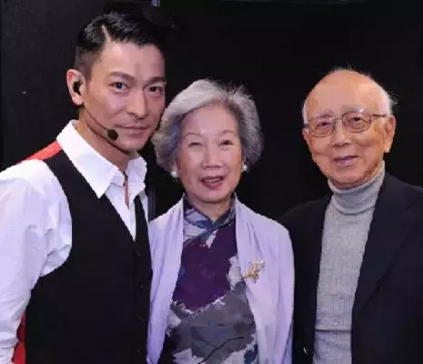 劉德華:成名後給父母買房、給兄弟姐妹買房買車,每年陪父母旅遊