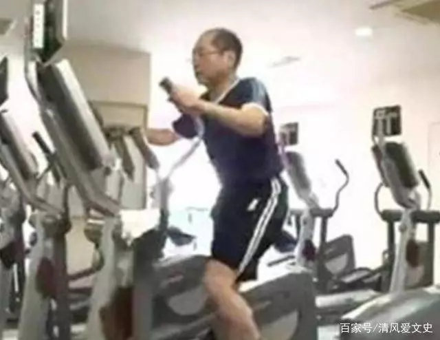 男子免費蹭吃蹭喝34年,從不花自己皮包一分錢