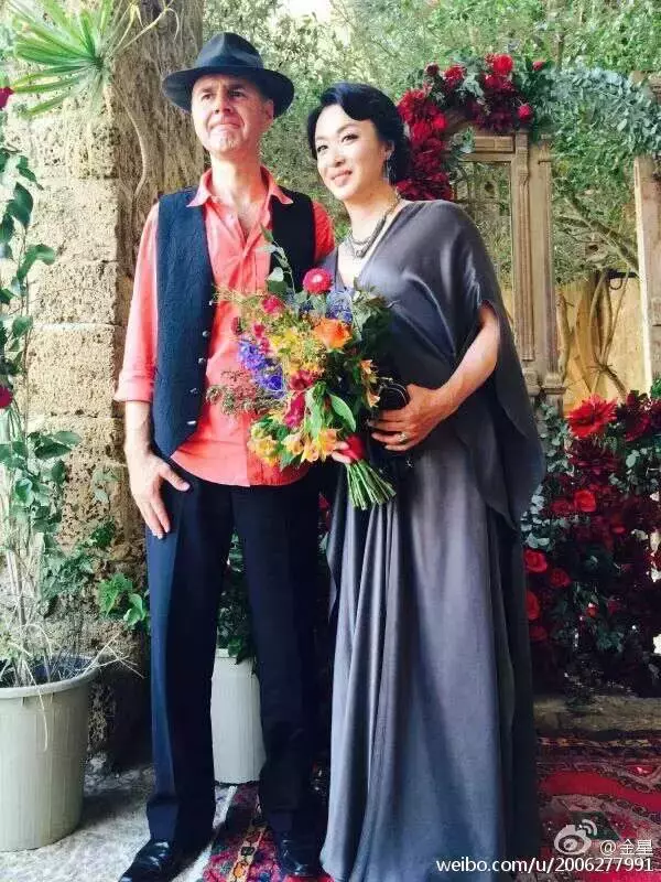 活出自我!她23歲娶妻 28歲「從男身變女人」38歲嫁人,如今53歲家庭和睦兒女雙全