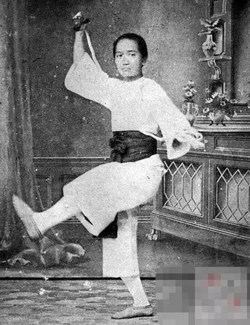 十三姨原型!她性格太強悍無人敢娶「嫁給54歲黃飛鴻」 丈夫走後「守寡57年無兒無女」 卻締造傳奇一生