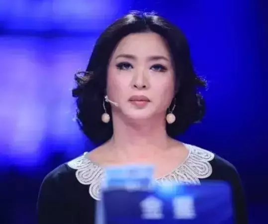 活出自我!她23歲娶妻 28歲「從男身變女人」38歲嫁人,如今53歲家庭和睦兒女雙全