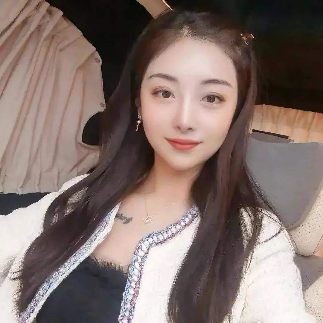 30歲單身女孩不結婚,買精試管生下混血三胞胎,現今如何了