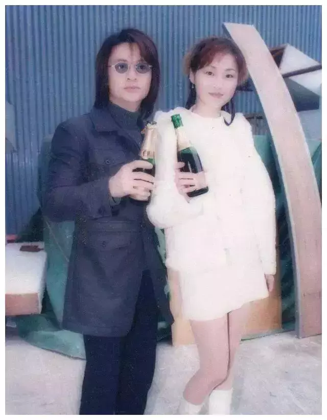 為救妻子花光積蓄!「昔亞視一哥尹天照」為照顧患病妻子淡出娛樂圈「攜手36年無兒無女」恩愛如初