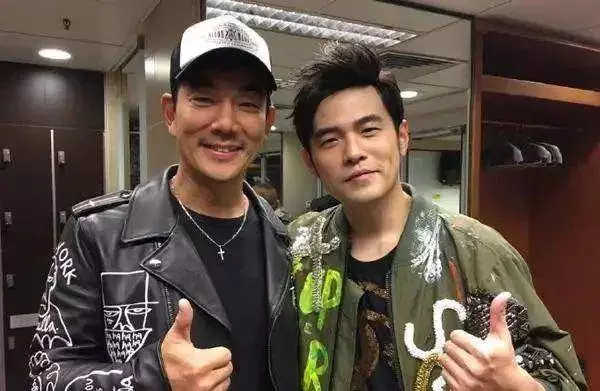 他被老師坑騙,公司倒閉卻意外走紅。如今不紅了,也沒關係