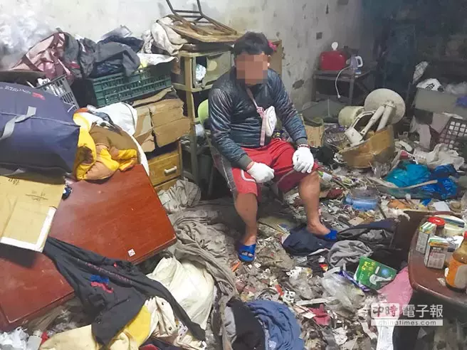 病死遭鼠啃食!回收嬤「月領7萬仍拮据」,鄰居揭「錢全都花在這」讓社工痛喊:愛心被濫用