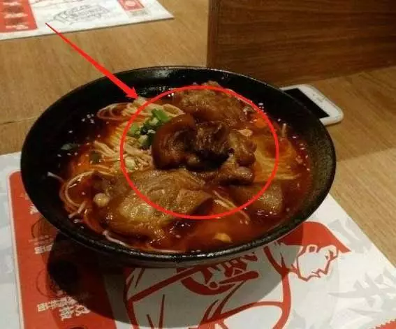 謝霆鋒的麵館開張,食客點了一碗「豬蹄面」,價格讓人意外了