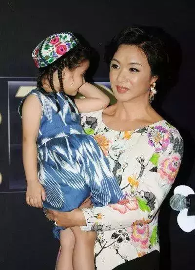 活出自我!她23歲娶妻 28歲「從男身變女人」38歲嫁人,如今53歲家庭和睦兒女雙全