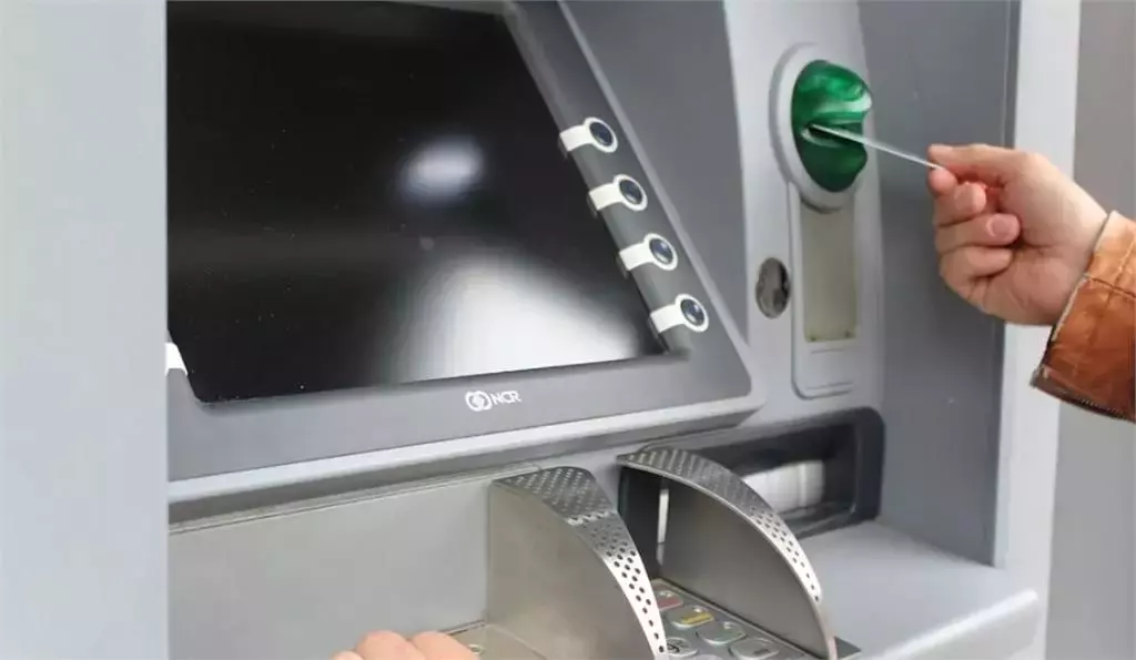帳戶多2800萬!單親媽嚇傻「想還錢被掛電話」長達1年沒人發現 原因超瞎「她已花掉73萬」政府才上門