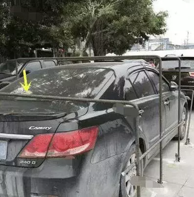 女司機霸佔私人停車位睡覺,見到愛車不敢再任性「花兩萬才開走」網狂贊:送你一個「地宮」看你下次敢不敢