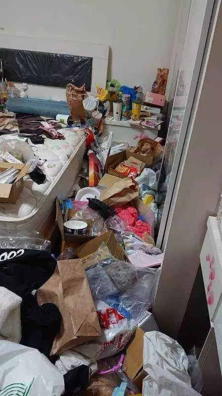 房間猶如垃圾場一樣,媽媽公開女兒房間照片:不讓別人進,也不讓清理
