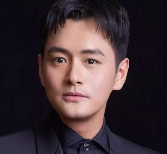 容嬤嬤「兒子」王雨,出道十年不溫不火,妻子卻憑一部劇一炮而紅
