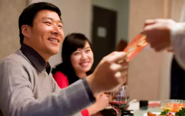 部門同事結婚「給全公司」發請柬!結果卻只有6人到場 隔天上班「看到公告」大家都傻了