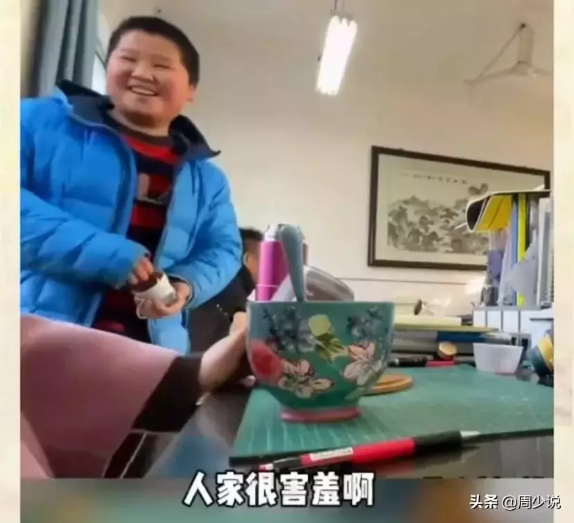 女同桌第一次來例假!暖心男孩向老師要「紅糖泡水」 遇老師追問「應對自如」:情商好高