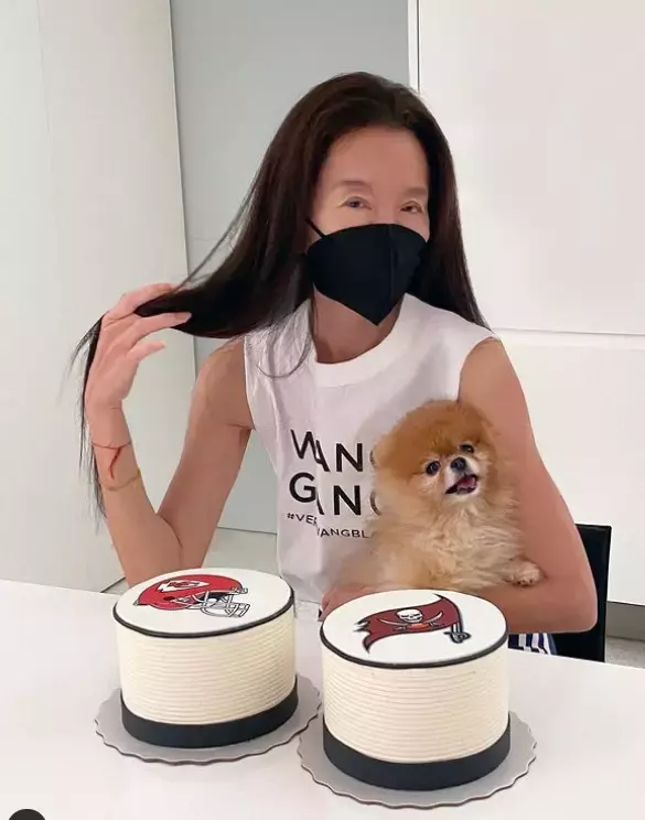 71歲活得像少女!美魔女「彷彿被歲月遺忘」身材美到超逆天 63歲毅然離婚「靠自己賺200億身家」