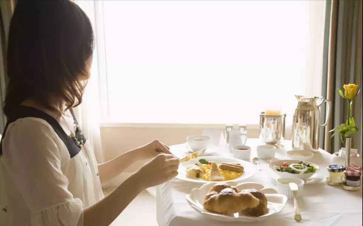 相親點菜8700!軟飯男「一毛不拔」還想打包 女孩虛晃一招「巧妙脫身」:讓男方自己乖乖結賬