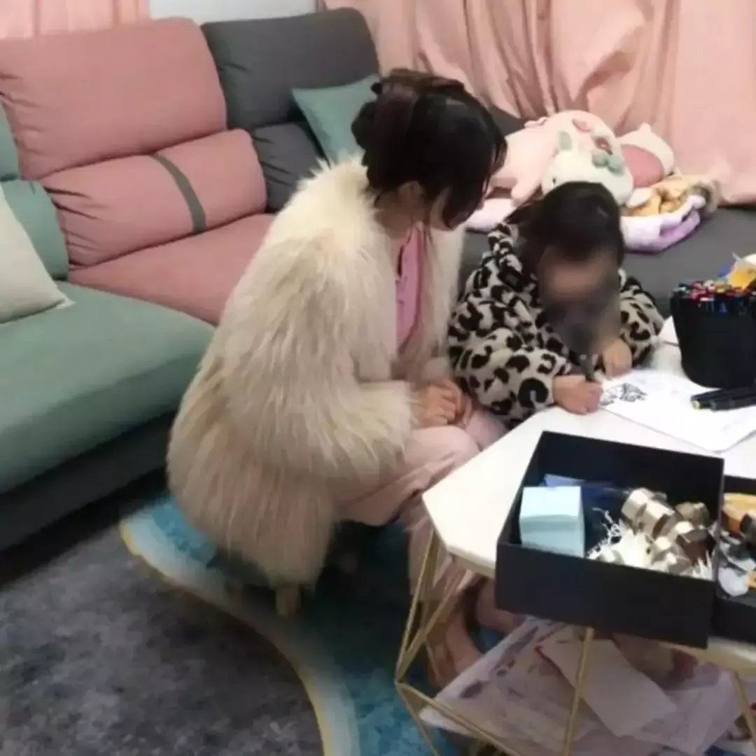 為房貸省吃儉用!他發現老婆新買「8687元化妝品」後生氣怒摔 下班「見心酸一幕」超內疚