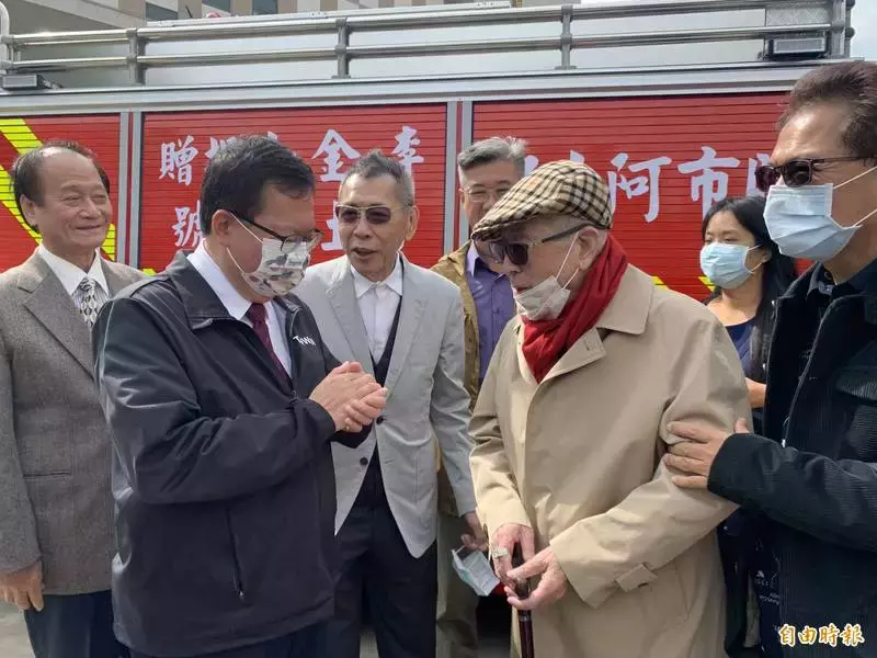 取之社會,用之社會!阿土伯一口氣「豪捐1億元消防車」都花在公益上 「另一個身分曝光」網讚嘆:默默行善50年