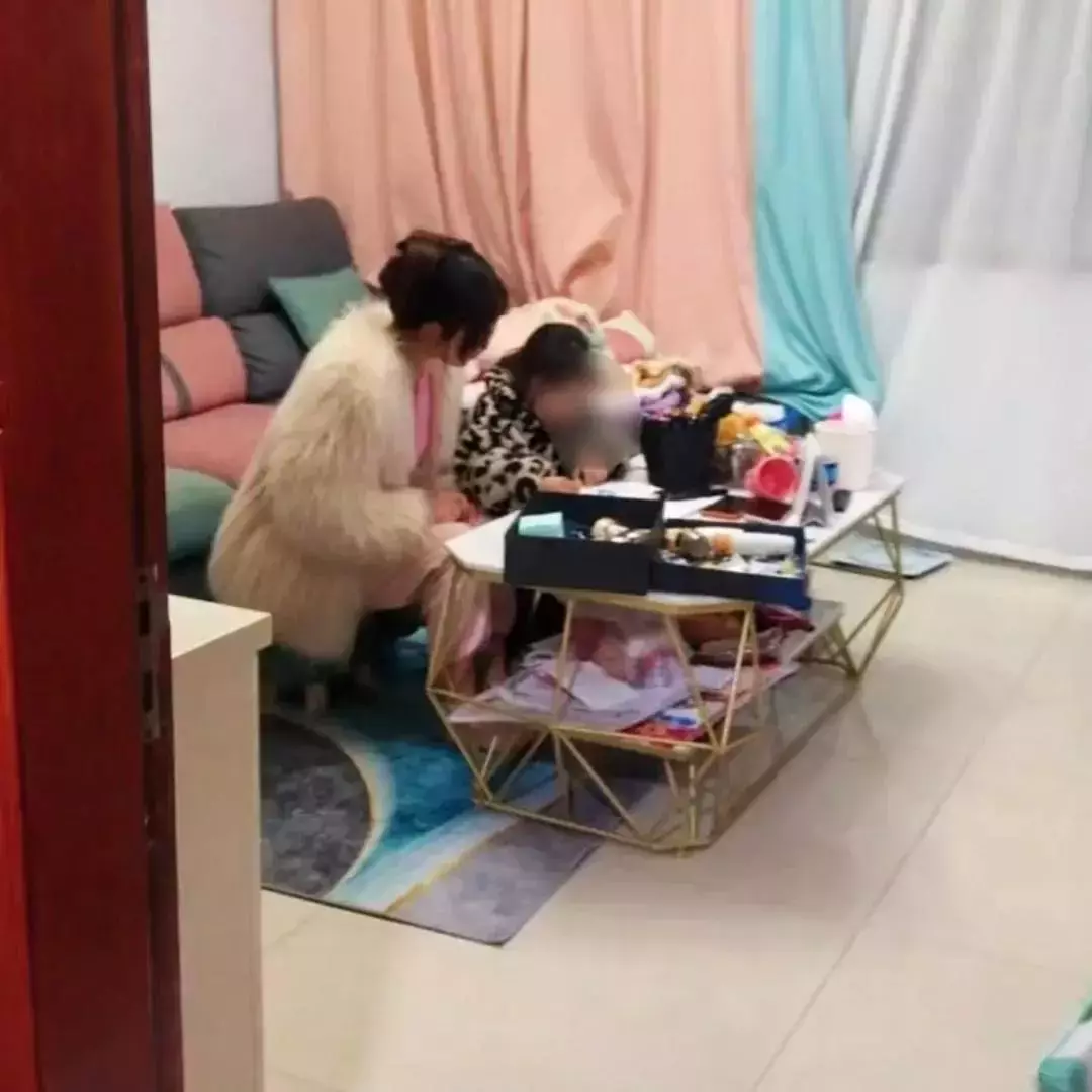 為房貸省吃儉用!他發現老婆新買「8687元化妝品」後生氣怒摔 下班「見心酸一幕」超內疚