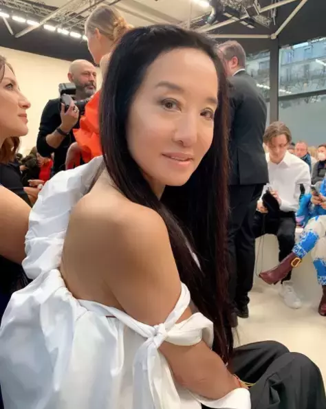71歲活得像少女!美魔女「彷彿被歲月遺忘」身材美到超逆天 63歲毅然離婚「靠自己賺200億身家」