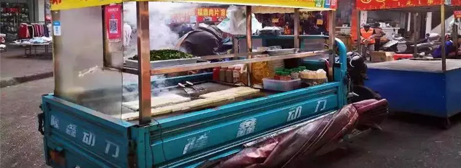 兒患重病治療負債40萬，燒餅店老闆逆境中樂觀打拚，路人排起長隊為其加油，房東主動提減租：社會好溫暖