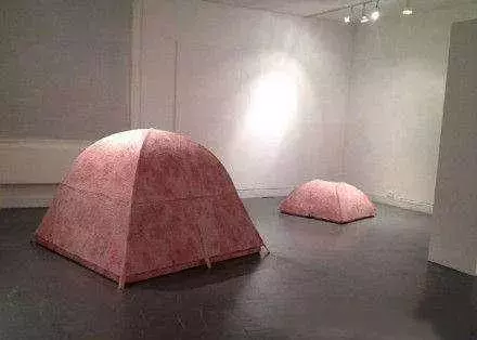 史上最噁心的帳篷!睡一晚能拿20萬元「至今無人挑戰成功!」只因超越3D獨特式的體驗...網友:我能睡到他破產