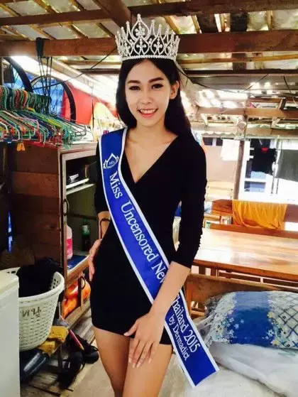 撿垃圾一點都不丟臉!17歲泰國貧民窟女孩「勇奪選美冠軍」 她落淚「當街跪謝拾荒母」:一點都不羞恥