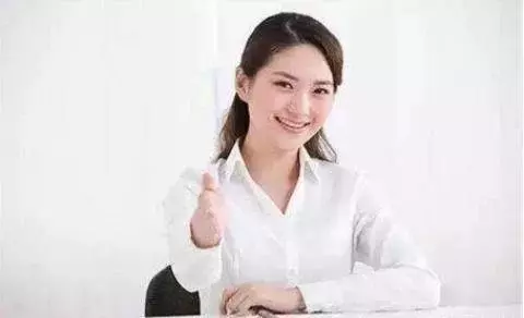 女面試官: 「我兒子叫你兒子爸爸」那我是你的誰,男子神回復被當場錄取
