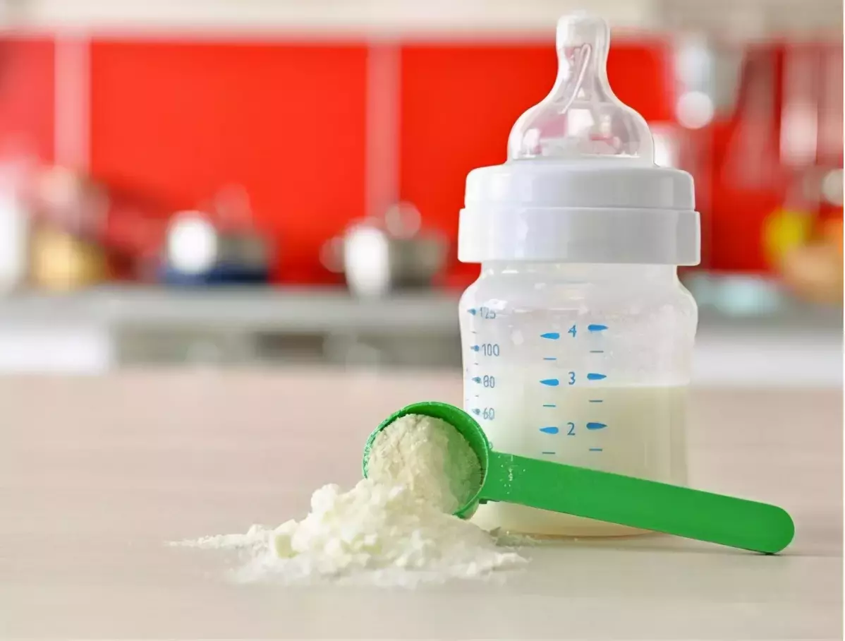 1歲兒子只喝婆婆「沖的奶粉」！寶媽察覺不對勁　偷嘗一口「直接帶去醫院」：已經出問題了 