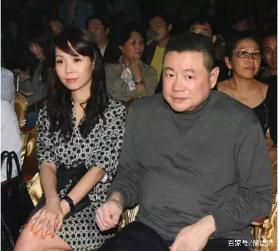貧苦出生變富太!一頓飯吃60隻黃油蟹「出門帶幾個保鏢」 接班一年「虧掉丈夫110億」