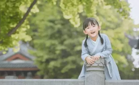 爸爸給兒子取名「東風」!護士登記時失誤「少寫一筆」 媽媽看完樂了:不改了