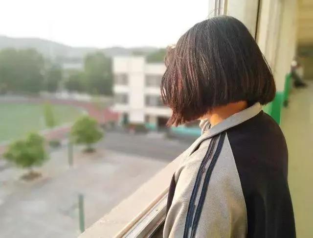 發現女兒早戀!媽媽不打不罵反而拉她去「買衣服」 回家後女兒果斷「分手」:挽救孩子的戀愛觀