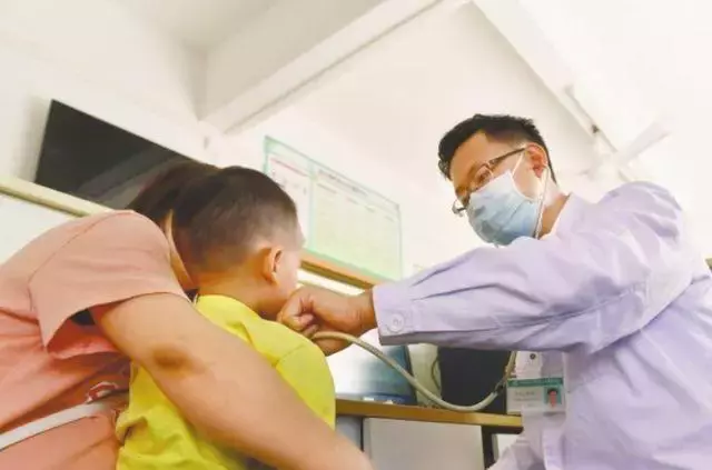差點出事!奶奶送孫女祖傳銀手鐲「手鐲一天比一天亮」 醫生怒斥:趕緊摘掉