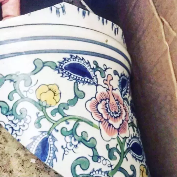 外送員打破公司賠不起,店家暖心不要賠償,沒想到時隔5個月員工驚收到一條簡訊淚目:一個花盆看清人品