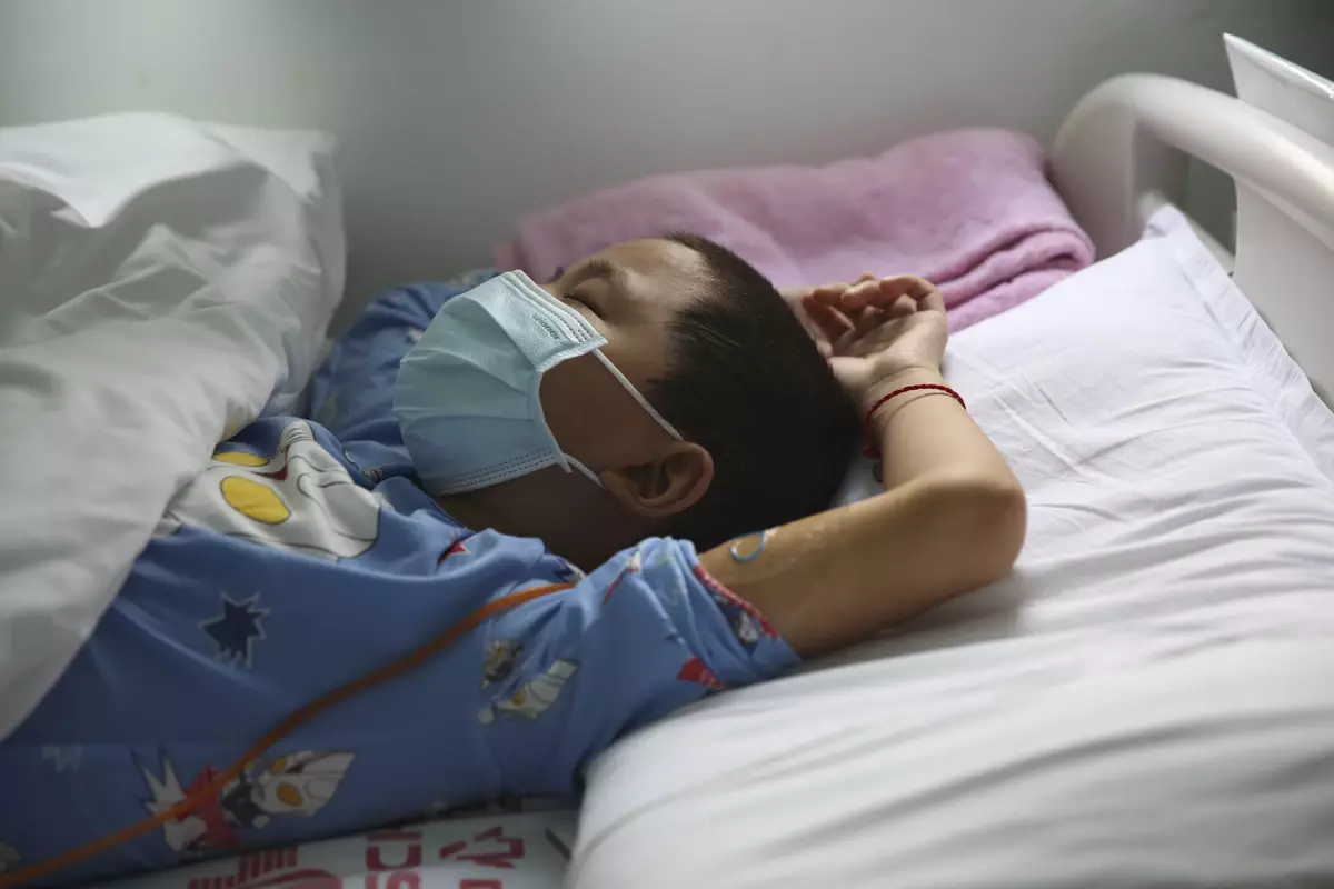 路邊撿到一塊百萬手錶!9歲男孩「秒送警局」不收回禮 4個月後「失主成恩人」救他一命:好人好報
