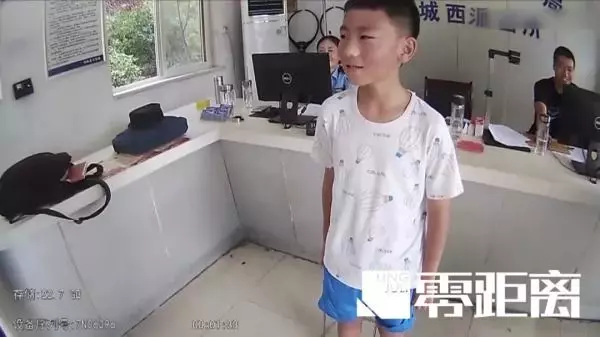 路邊撿到一塊百萬手錶!9歲男孩「秒送警局」不收回禮 4個月後「失主成恩人」救他一命:好人好報