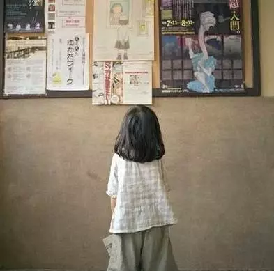 奧客不滿店員服務,故意大吼「沒出息才會在這工作」她淡定轉身「打開電扇」一句話惹全場爆贊:最強反擊!