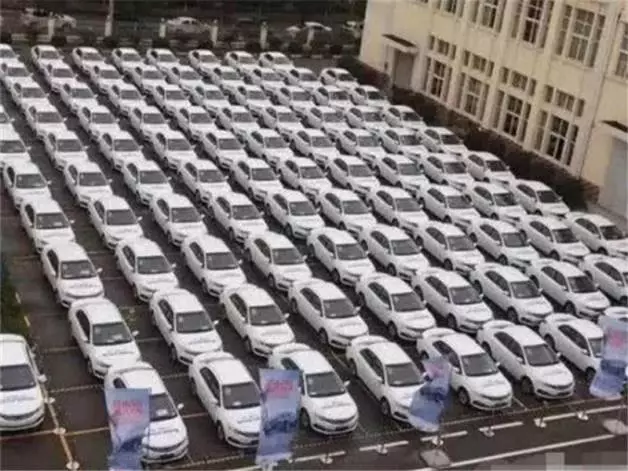 太會算計!老闆「買368輛汽車」 獎勵業績出眾員工 了解真相後,員工全傻眼:愛給誰給誰吧
