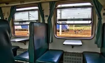 火車位被佔心軟讓座,卻被傲慢對待,怒喊「起來我不讓了」:抱歉,我的善良很貴,你踐踏不起!