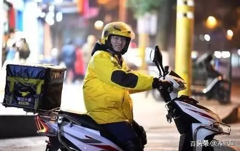 自己連水都捨不得買!外送員月入4萬「每月上交3萬」給老婆花 看到老婆「誤發的訊息」直接放生!