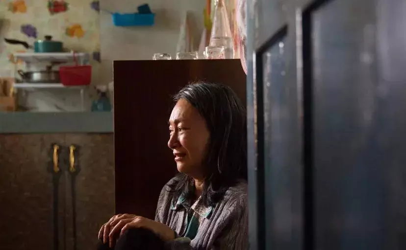 及時行孝!獨居單親媽「母親節備整桌飯菜」卻等不到兒子 4天後獨子回家「再也沒機會慶祝」下跪痛哭:媽我錯了