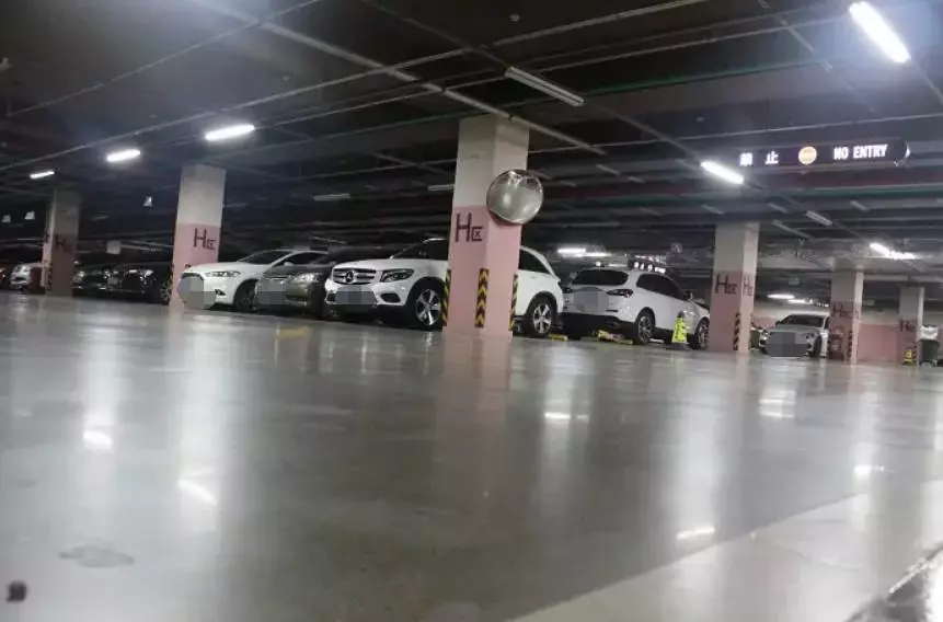 車主霸佔別人車位,自稱在日本旅遊,業主:送你12字墨寶,不謝