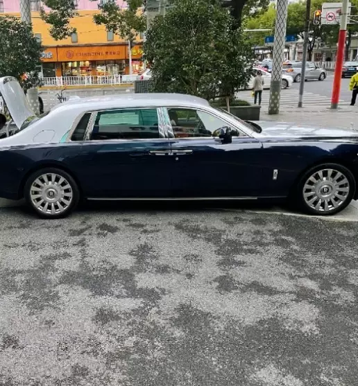 銀行態度太差!網紅霸氣「一次領出2100萬現金」開名車載走 銀行反嗆「他有錯在先」結果被監視器打臉