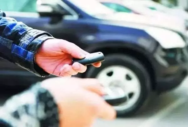 車子借兄弟開!朋友還車時「洗車+加滿油」超上道 事後車主氣炸:未來別想再借!
