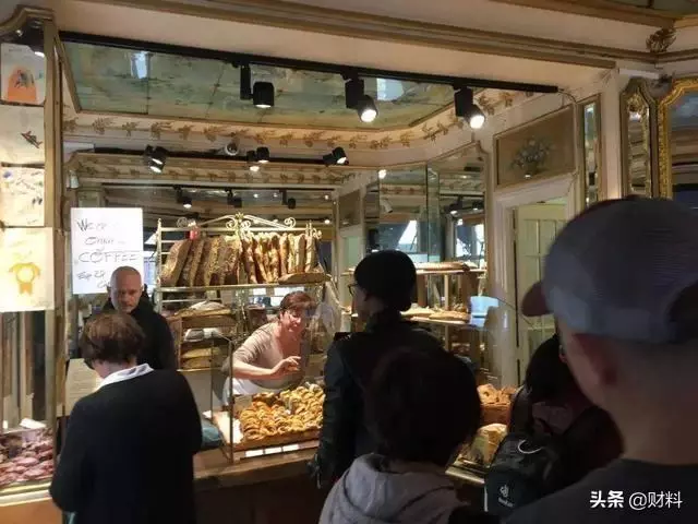 買麵包要小心!員工揭露店家「6大黑暗面」:別相信當日現做 搖頭嘆「衛生環境堪憂」網嚇壞