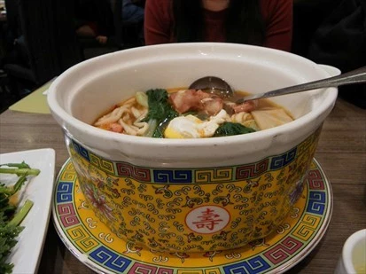 從未下廚過!生日時女友「特意為他煮了一碗麵」 男友看到實物卻「嚇得筷子拿不穩」:無從下手