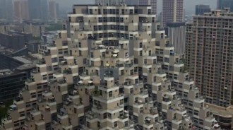 中國這棟超科幻「金字塔大樓」在網路上大紅！住戶卻苦不堪言：連飯都不能煮