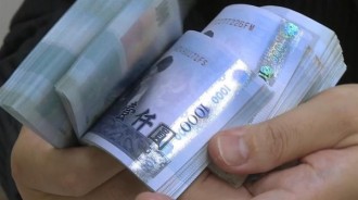 180萬存款被弟弟發現！她狂被酸「一直裝窮，2萬冷氣捨不得出」 網見月薪嚇傻：怎辦到的