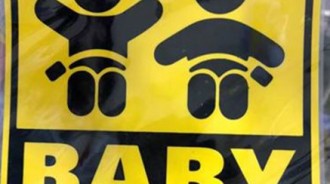 「Baby in Car」其實「不是給後方駕駛」看的！真正用途是…