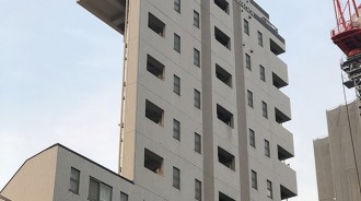 好像一折就會斷！日本超薄建築「看似超不安全」換角度一看…背後原因網狂讚：超貼心！ 